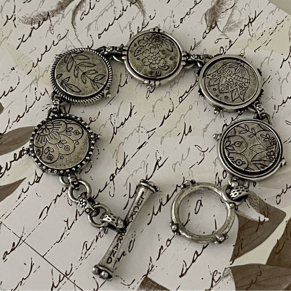 Lucky Brand Antique Silver Swivel Coin Toggle Bracelet - Picture 4 of 12